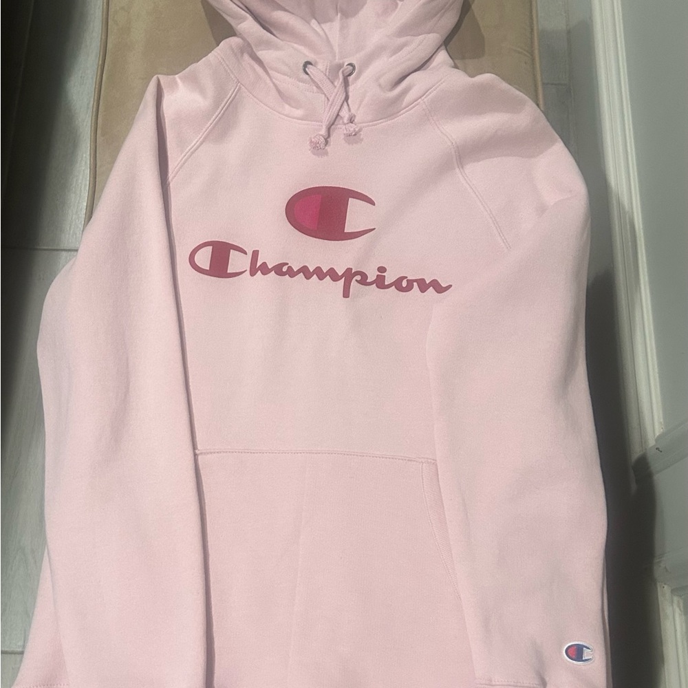 WOMENS CHAMPION PINK SWEATSHIRT WITH FRONT POCKETS .  Size M